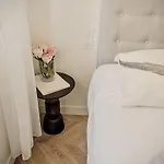 Sevres-lecourbe Romantic T2 Paris15 * Paris