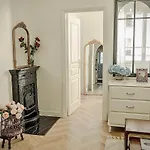 Sevres-lecourbe Romantic T2 Paris15 Paris