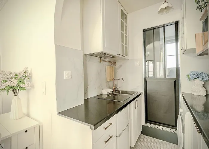 Sevres-lecourbe Romantic T2 Paris15 *